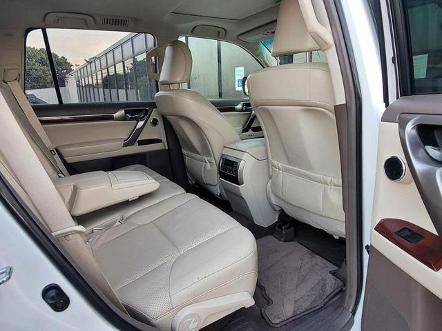Photo of 2013 White Lexus GX 460