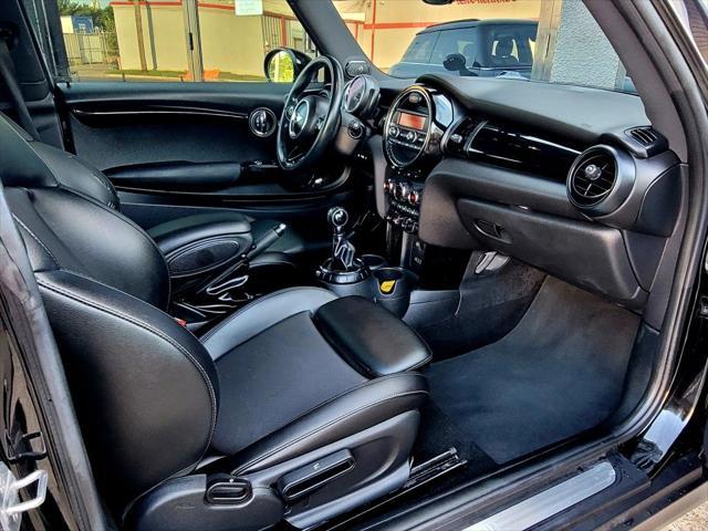 Photo of 2015 Midnight Black Metallic MINI Hardtop