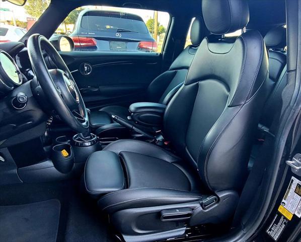 Photo of 2015 Midnight Black Metallic MINI Hardtop