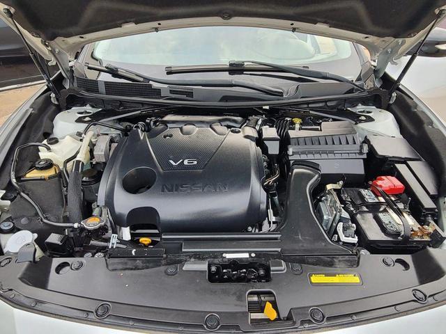 Photo of 2017 Brilliant Silver Nissan Maxima