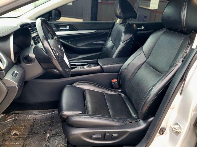 Photo of 2017 Brilliant Silver Nissan Maxima