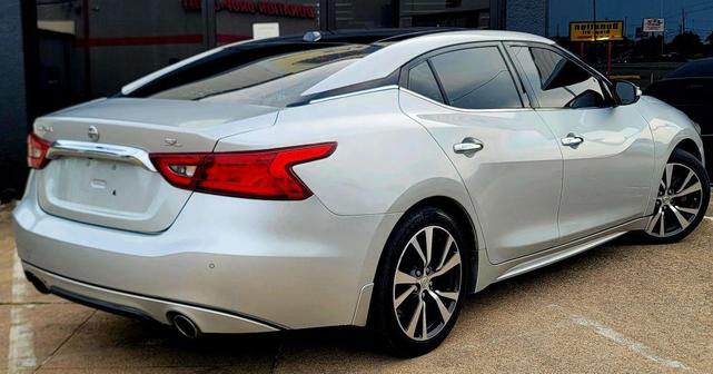Photo of 2017 Brilliant Silver Nissan Maxima