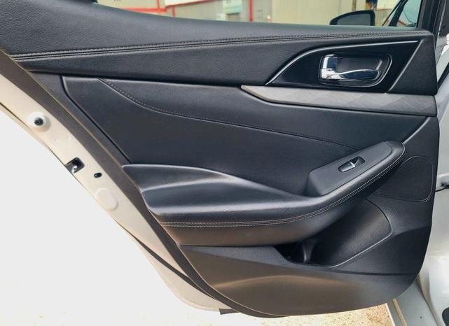 Photo of 2017 Brilliant Silver Nissan Maxima