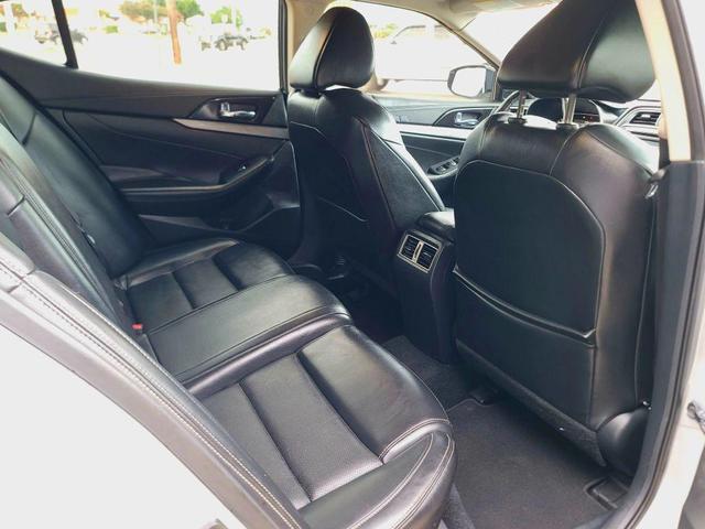 Photo of 2017 Brilliant Silver Nissan Maxima
