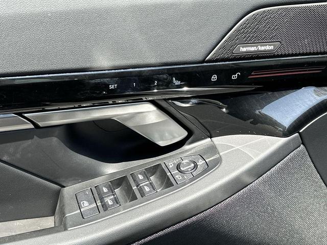 Photo of 2024 Dark Graphite Metallic BMW 530