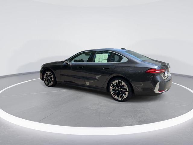 Photo of 2024 Dark Graphite Metallic BMW 530