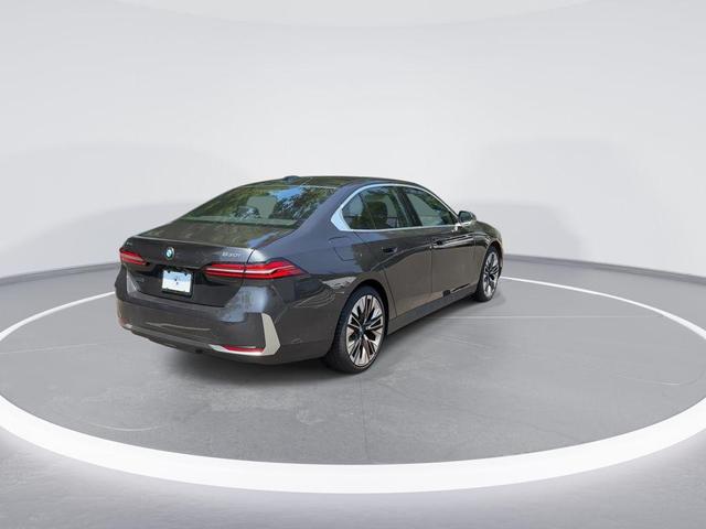 Photo of 2024 Dark Graphite Metallic BMW 530
