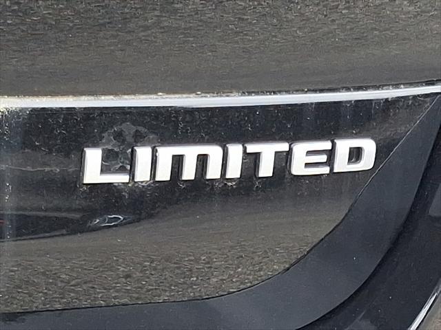 Photo of 2025 Diamond Black Crystal Pearlcoat Jeep Grand Cherokee L