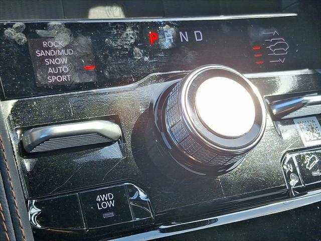 Photo of 2025 Diamond Black Crystal Pearlcoat Jeep Grand Cherokee