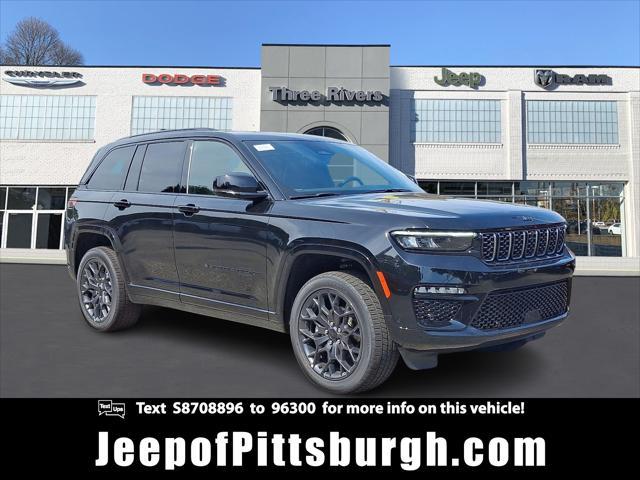 Photo of 2025 Diamond Black Crystal Pearlcoat Jeep Grand Cherokee
