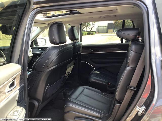 Photo of 2021 Metallic Jeep Grand Cherokee L