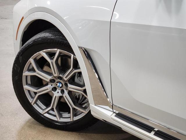 Photo of 2024 White BMW X7