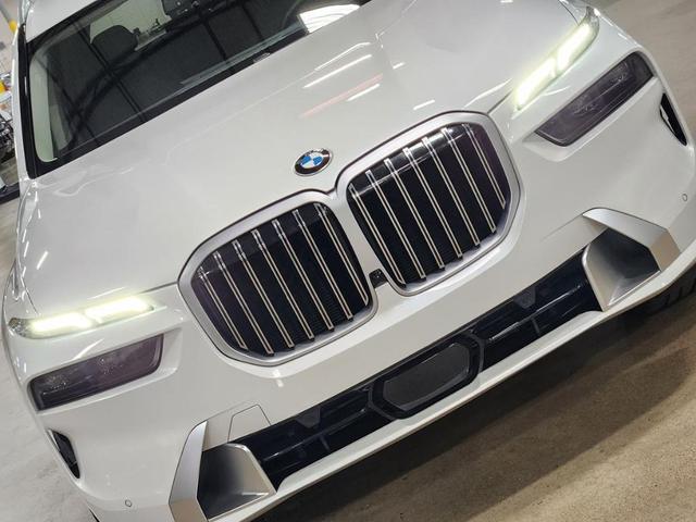 Photo of 2024 White BMW X7