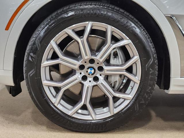 Photo of 2024 White BMW X7