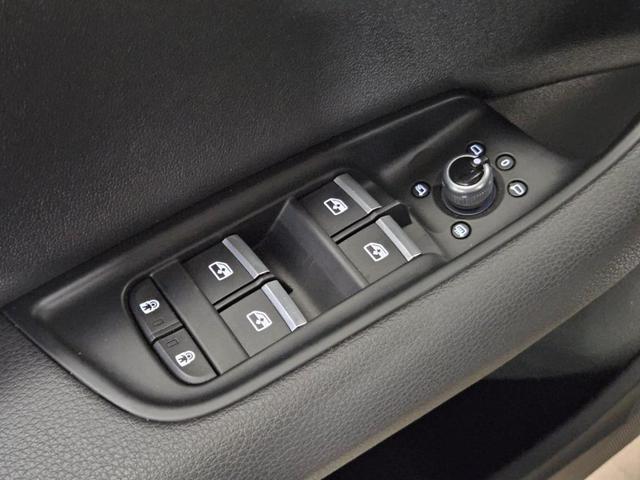 Photo of 2025 Mythos Black Metallic Audi Q7