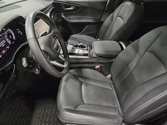 Photo of 2025 Mythos Black Metallic Audi Q7