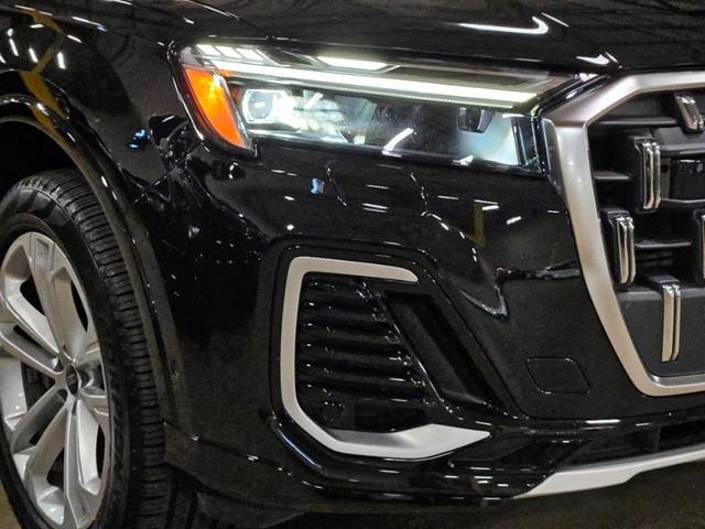 Photo of 2025 Mythos Black Metallic Audi Q7