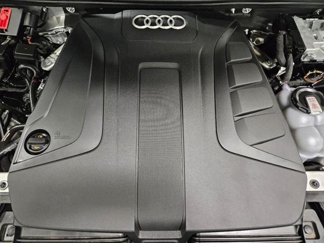 Photo of 2025 Mythos Black Metallic Audi Q7