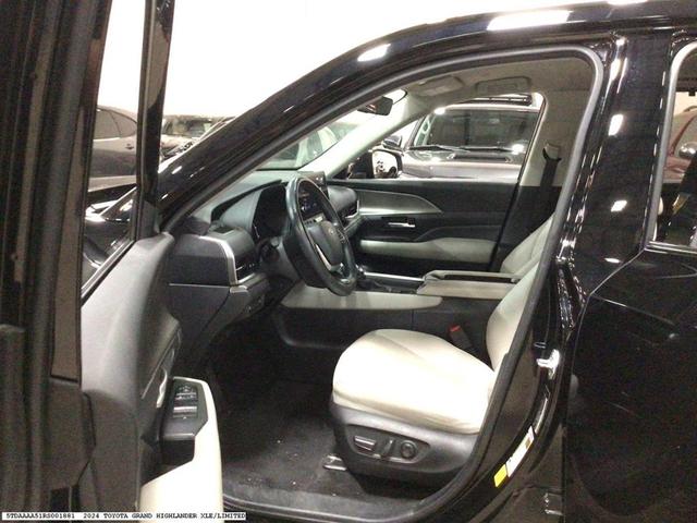 Photo of 2024 Midnight Black Metallic Toyota Grand Highlander