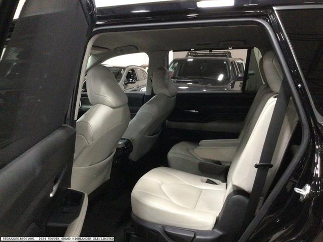 Photo of 2024 Midnight Black Metallic Toyota Grand Highlander