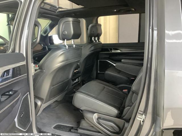 Photo of 2023 Metallic Jeep Wagoneer