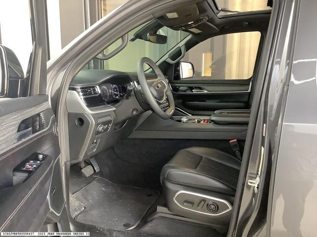 Photo of 2023 Metallic Jeep Wagoneer