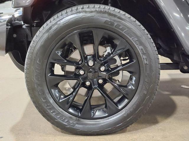 Photo of 2021 Gray Jeep Gladiator