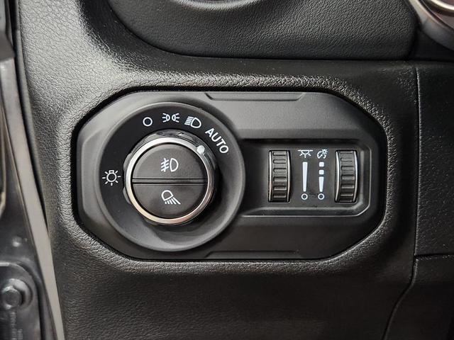 Photo of 2021 Gray Jeep Gladiator