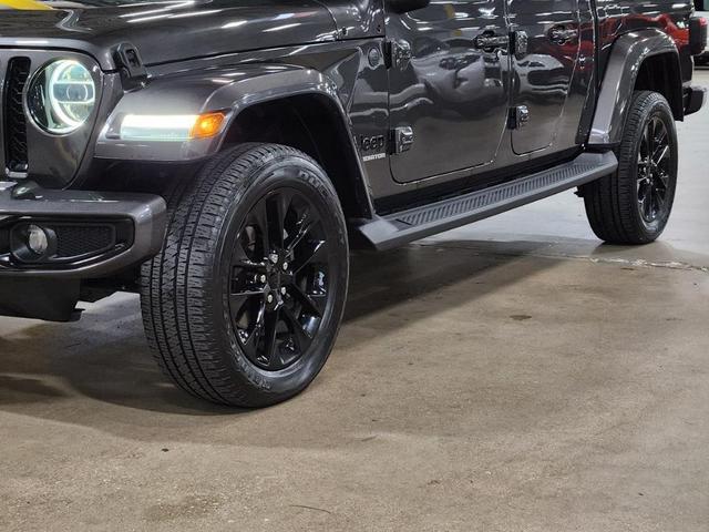 Photo of 2021 Gray Jeep Gladiator