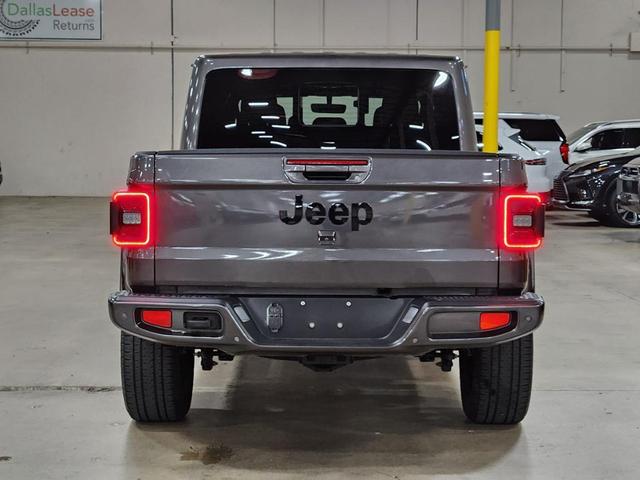 Photo of 2021 Gray Jeep Gladiator