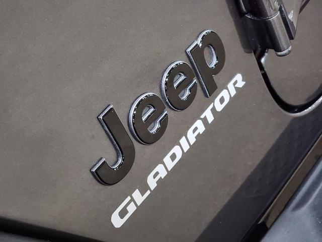 Photo of 2021 Gray Jeep Gladiator