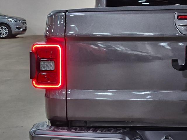 Photo of 2021 Gray Jeep Gladiator