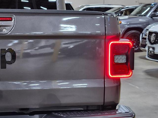 Photo of 2021 Gray Jeep Gladiator