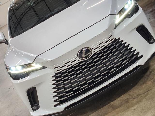 Photo of 2023 Eminent White Pearl Lexus RX 350