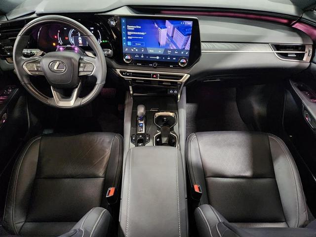 Photo of 2023 Eminent White Pearl Lexus RX 350