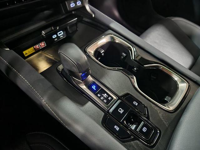 Photo of 2023 Eminent White Pearl Lexus RX 350