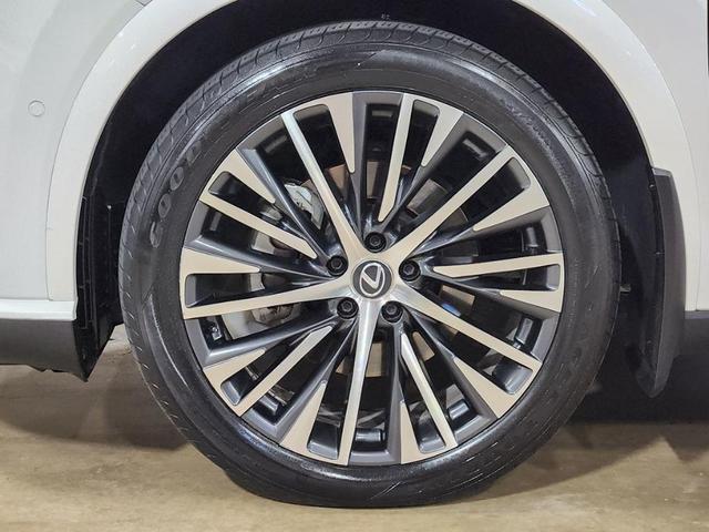 Photo of 2023 Eminent White Pearl Lexus RX 350