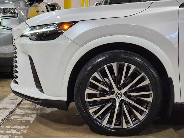 Photo of 2023 Eminent White Pearl Lexus RX 350
