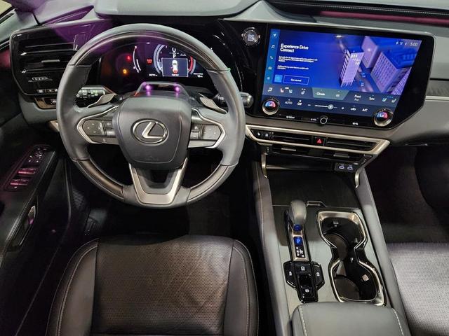 Photo of 2023 Eminent White Pearl Lexus RX 350