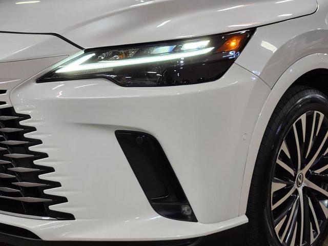Photo of 2023 Eminent White Pearl Lexus RX 350