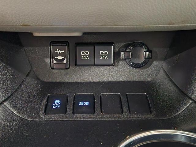 Photo of 2019 White Toyota Highlander