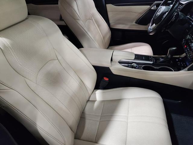 Photo of 2022 Black Lexus RX 450h