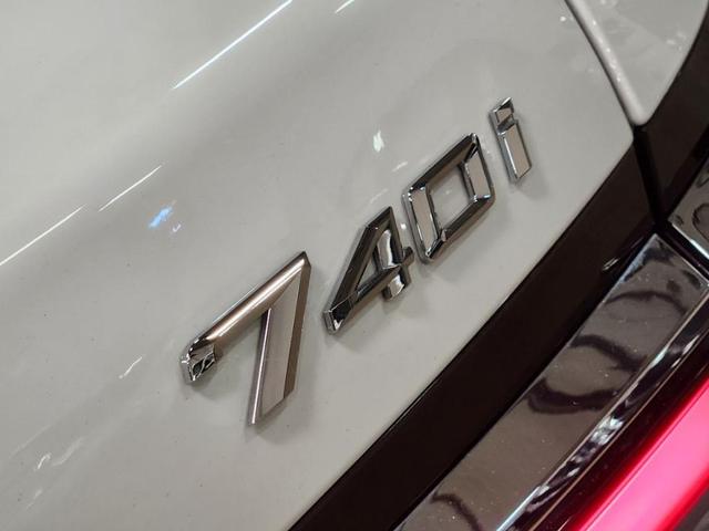 Photo of 2024 White BMW 740