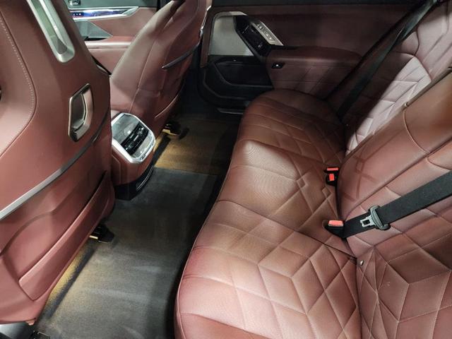 Photo of 2024 White BMW 740
