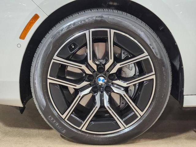 Photo of 2024 White BMW 740