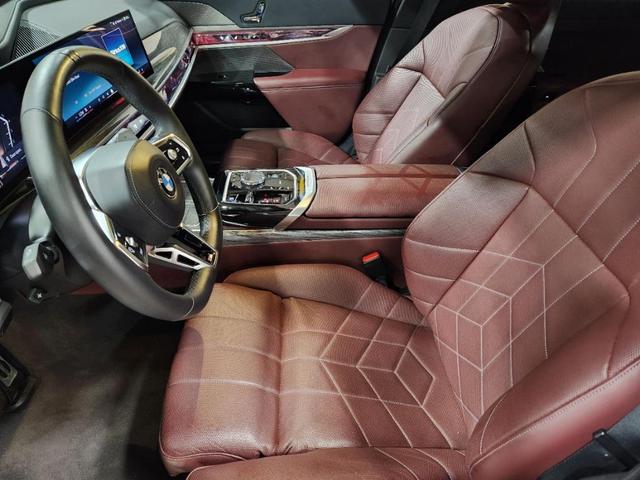 Photo of 2024 White BMW 740