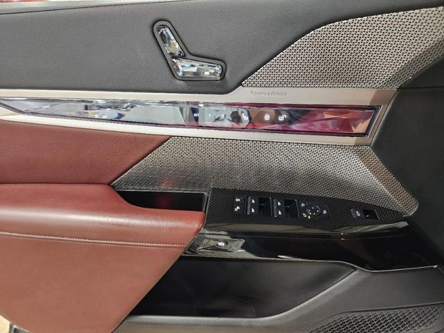 Photo of 2024 White BMW 740
