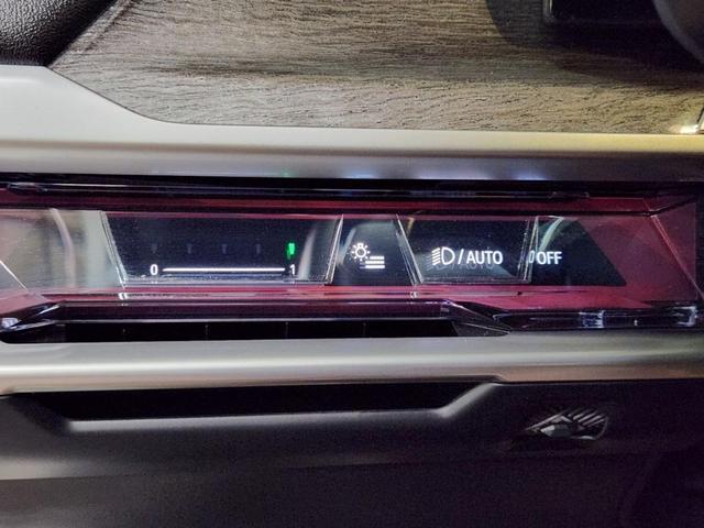 Photo of 2024 White BMW 740