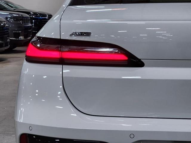 Photo of 2024 White BMW 740
