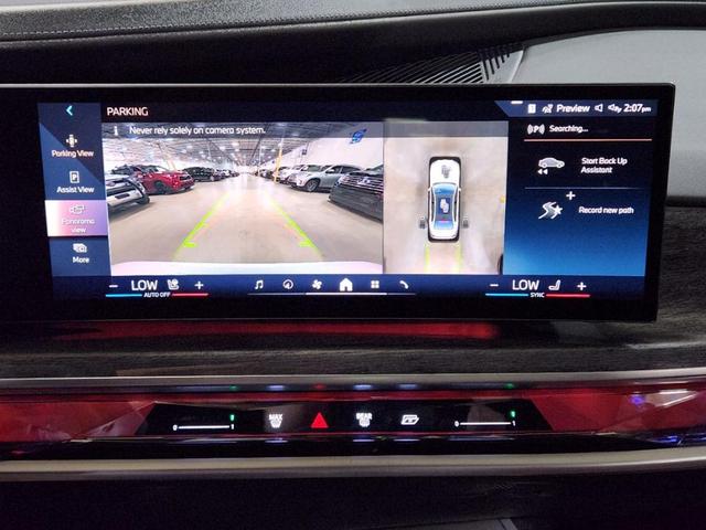 Photo of 2024 White BMW 740